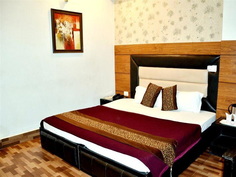 Hotel B.R. Inn Panipat Ngoại thất bức ảnh