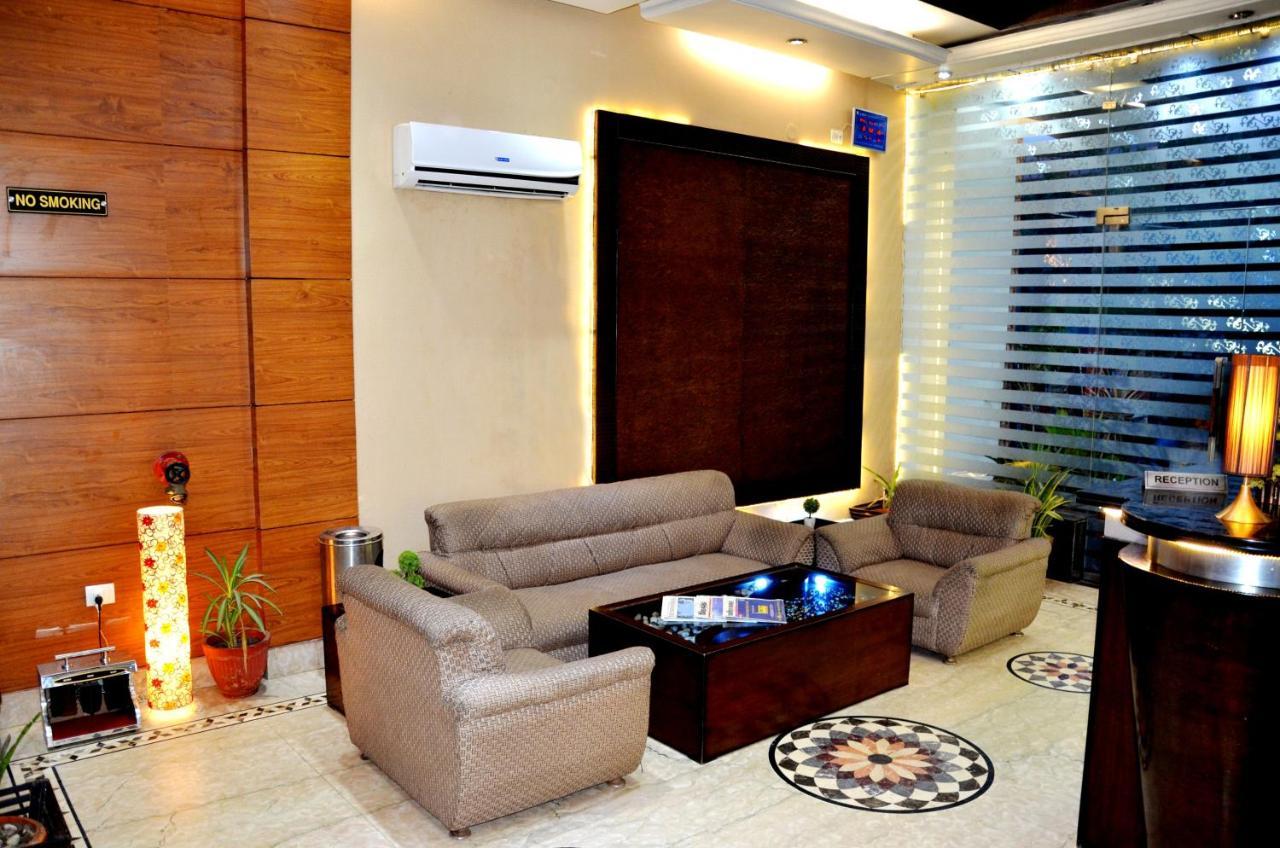Hotel B.R. Inn Panipat Ngoại thất bức ảnh