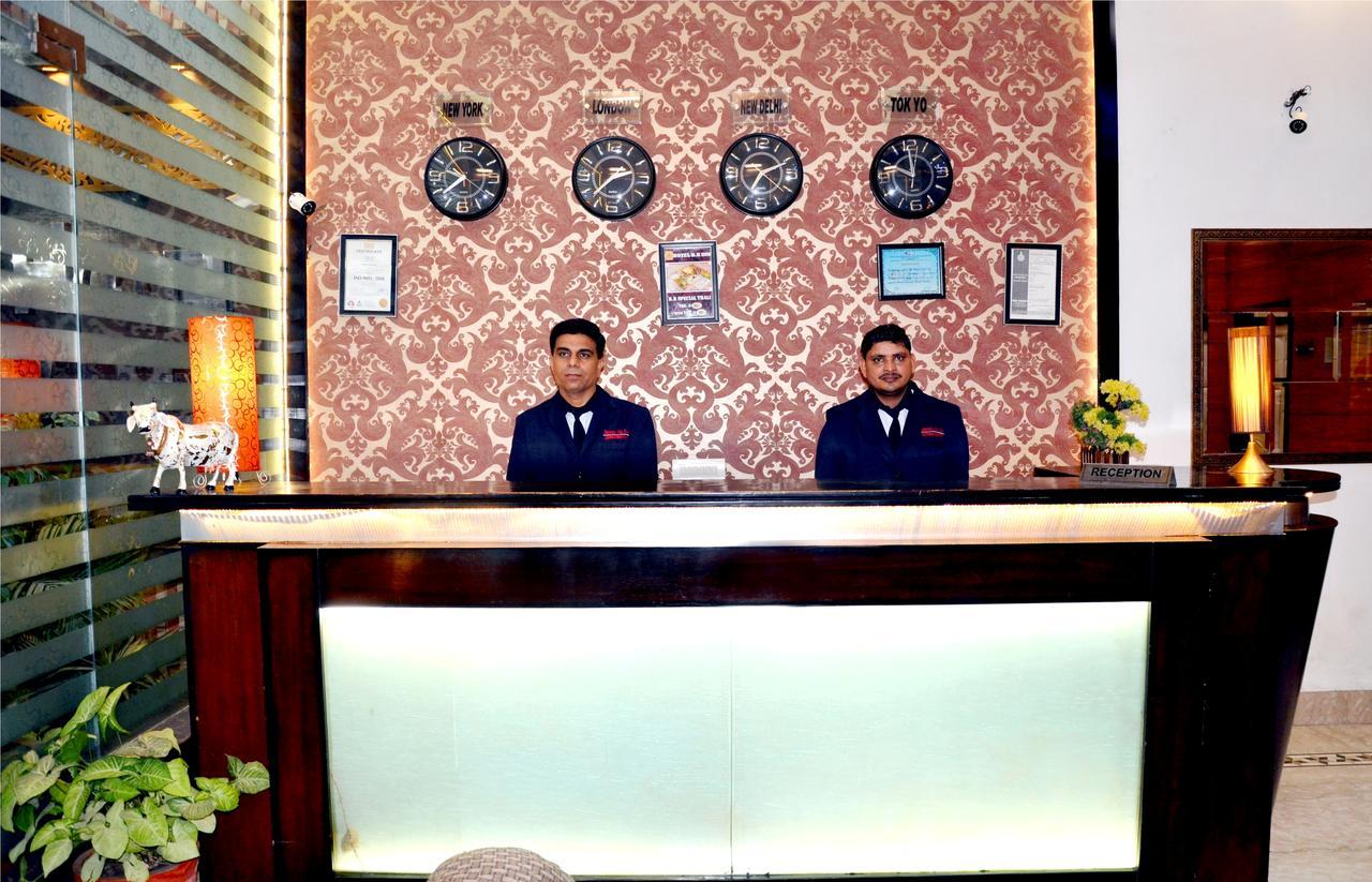 Hotel B.R. Inn Panipat Ngoại thất bức ảnh